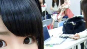 松井玲奈！豪快パンチラ画像がメンバーの投稿画像に映り込んでしまう！