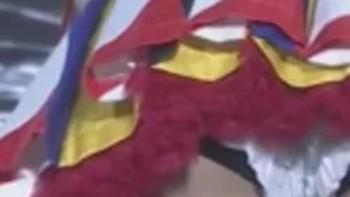 伊藤百花！パンチラ画像！衣装の中の黒パンツがチラリ！