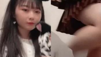 AKBの小林蘭！配信中にパンチラしてしまう！現役JKの生パンツ！