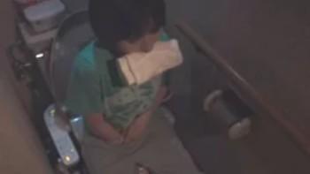 大島涼花！パンツに手を突っ込んでトイレでオナニーしてしまう！
