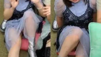有澤一華！インスタライブでパンチラ！黒のパンツがチラリ！
