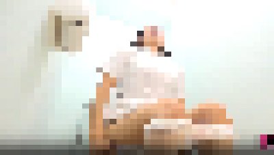 【ナースの洋式トイレシーン】大きめなアナルが出す直前にピックピク。なかなかな快便っぷりを魅せてくれる女性でした（推し動画）