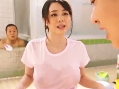 デカパイで可愛い看板娘がノーブラTシャツでおっぱい洗体してくれるソープのような銭湯【美少女】