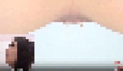 【人気モデルの肛門接写】トイレで天を仰ぎつつ排泄している美女達。恥ずかしい所をどアップで撮られているし・・・（激推し動画）