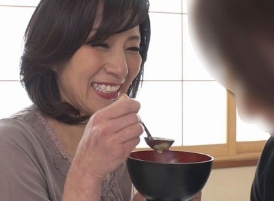 義理の息子が体調を崩しどうにかしてあげたい親心…それと自分の性欲が重なった義母が性処理の暴挙にｗ
