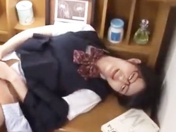 親がいない間に教え子を輪姦！欲望のままに腰を打ちつける最低な家庭教師