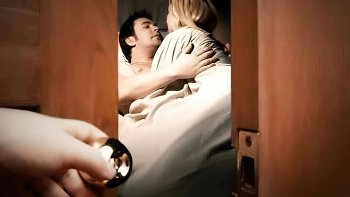 【寝取られ】中学生に夜の夫婦の営みを覗かれて