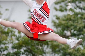 【画像】チアガールさん、大の字で飛びアソコパックリｗｗｗｗｗｗｗｗ