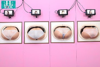 圧倒的権力を保有する生徒会女子たちに不満を抱く男子たちが壁尻で大逆襲！尻丸出し状態でカラダを固定し穴奴隷！強気な女子が壁尻で涙目イキ！圧巻の光景！生尻イジリ放題！