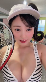 美少女3冠王・白濱美兎(19)がテニスユニフォームで生乳チラリ