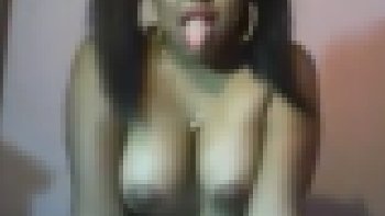 巨乳のぽっちゃり黒人ギャルがトップレスで配信中ｗｗｗ