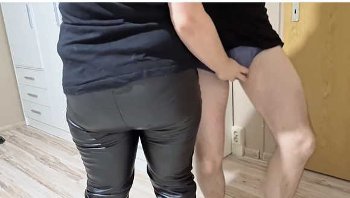 【M男】ドSな素人女性がM男の睾丸をねじる！金蹴り！【エロ動画おすすめ】個人撮影