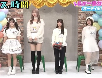 【画像】高身長デカ女さん、一般人と並ぶと圧倒的すぎるｗｗｗｗｗｗｗｗ