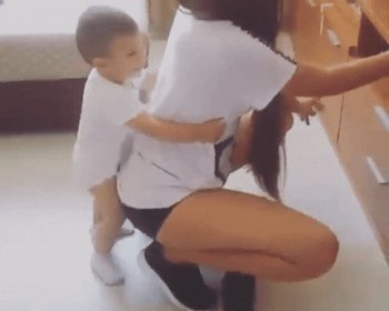 【悲報】JKにダメなイタズラをする3歳児が現るｗｗｗｗｗｗｗｗｗｗ