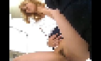 【迫力あるギャル排便】和式トイレで熱い吐息と共に排泄する人気な天使（激推し動画）