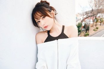 伊藤舞雪｜静かな教室で交差する視線…理性が崩れる瞬間を描く話題作