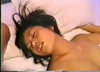 【素人】 体のホクロと喘ぎ声が色っぽい、若年女子。ハメ撮り慣れしている。