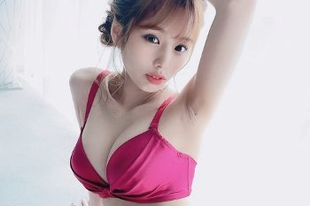 新井リマ コスプレ作品｜競泳水着で見せる魅力――その特別な瞬間