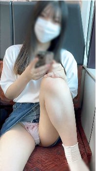 【パンチラ】電車の中で女子大生のパンチラを本物盗撮します！【個人撮影おすすめ】ミニスカハンター　Pcolle