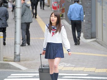 【女子校生】叔父さんの家に訪れた可愛いjkは叔父家族の餌食になるのでした