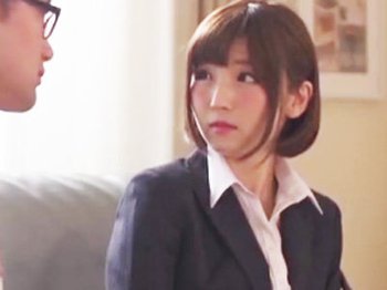 美形すぎる嫁の友達をソファに押し倒して欲望のまま腰を振り孕ませピストンレイプ