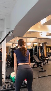 中川安奈アナ　レギンス直履き、お尻と巨乳くっきりエクササイズ！！【GIF動画あり】