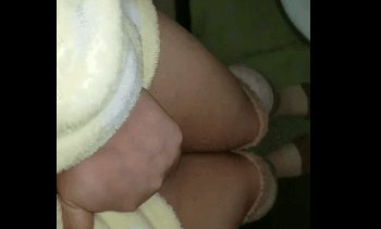 【おしっこガチ映像】洋式トイレで素人女性がエロい声上げて放尿中・・・（リアル自撮り動画）