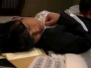 【OL】新入社員が酔いつぶれ介抱するふりして体を弄りホテルに連れ込みヤッちゃったオレ！