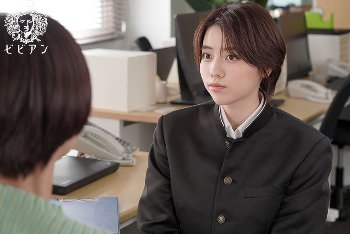 一目惚れした女教師に逢いたい為に男装してまで男子学園に入学した女子と、彼女の心とカラダを弄び、翻弄するエッチで意地悪な女教師の放課後レズドラマ。