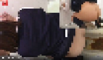 【衝撃の下痢映像】制服女子が和式トイレで痛々しい排便シーンを・・・（排泄動画）