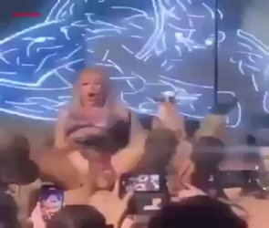 【海外エロイベント】観客の目の前でガチSEX！スマホ撮影OKの狂乱セックス祭り