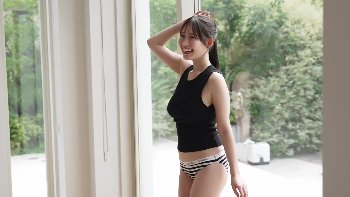 エロカッコいい！白川愛梨がスポーティーなランジェリー姿で登場…水着グラビア超えの100cm爆乳が揺れる