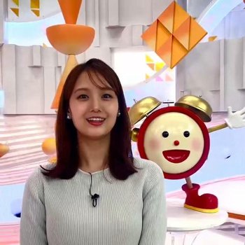 井上清華アナ　セクシーニットのエクササイズ！！【GIF動画あり】