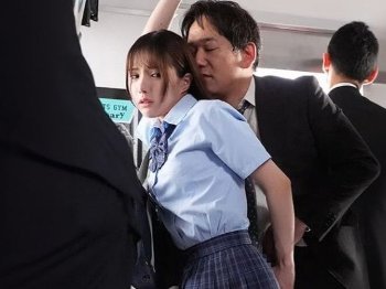 【最高】【JKレイプ】電車痴漢で媚薬盛られて超敏感に大量潮吹き絶頂するロリ可愛い女子校生…痴漢師の虜になってキメセク顔射ぶっかけ