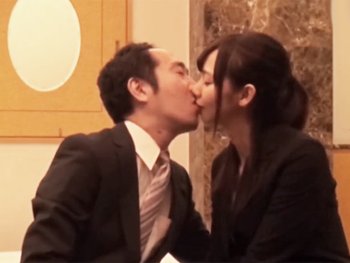 【素人】SEX出来たら20万円！おっさん上司と美少女部下に破けるコンドーム渡してモニタリングｗｗ