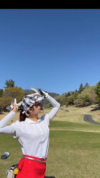 安藤萌々アナ　ミニスカゴルフ！！【GIF動画あり】