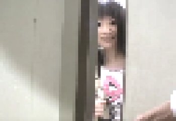 【個室に二人きり】公衆トイレに女性が突然入ってきて下痢を目の前で漏らす衝撃映像（排泄動画）