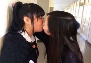 【画像】えちえちJK同士でベロチュー！エッチな悪ノリ最高ｗｗｗｗｗｗ