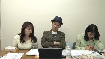 冨田有紀アナ　ブラ透け、乗せ乳、競馬予想！！【GIF動画あり】