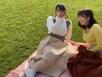 【乱交】「え…なにこれ？笑」いきなりの声かけに戸惑いながらも中出し乱交しちゃう極上素人2人組