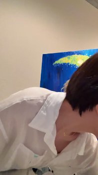 東留伽アナ　胸元チラ見え、インスタライブ！！【GIF動画あり】