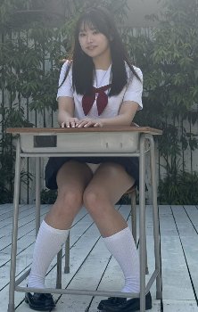 イイトコドリ桜木美緒(25)の生々しい学校机パンチラ