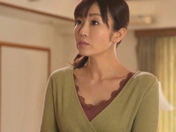 【最高】【友達の母】息子の同級生に迫られるエロ巨乳美熟女な母親…夫が単身赴任で欲求不満な美人妻が無理やりなベロキスNTR堕ち！