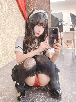 黒髪童顔アイドルあんずが座り・しゃがみパンチラ連発