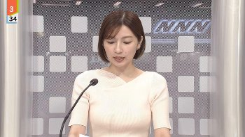 畑下由佳アナ　ニットで胸元強調！！【GIF動画あり】