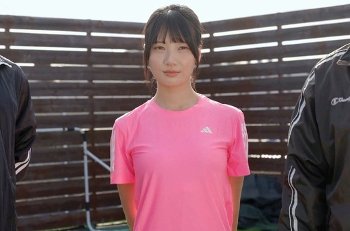 榊原萌 陸上シチュ作品｜挫折の淵で、理性が交差する濃密な瞬間