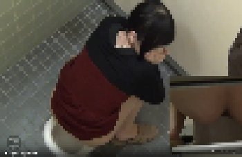 【女の残り香を想像】どうしても我慢出来なかったから男子トイレで排便する女性（排泄動画）