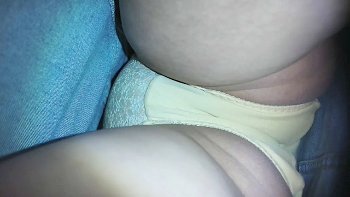 【upskirt3158逆さ撮り店員】デニムスカートの中にカメラを突っ込まれお股にフィットする黄色Pを撮られちゃう接客中の店員さん
