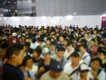 【画像】女の子のお乳が揉める「おっぱい募金」とかいう神イベント