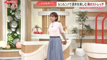松岡朱里アナ　透けニットで胸を突き出すストレッチ！！【GIF動画あり】